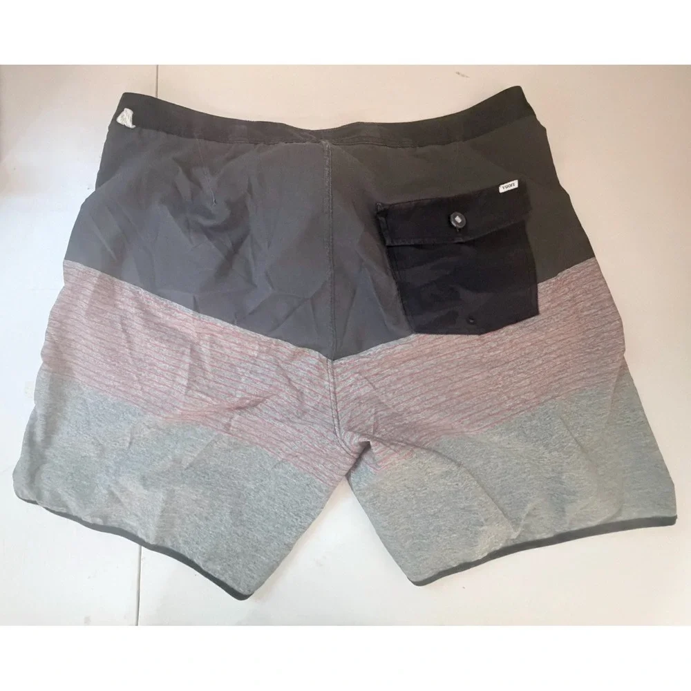 Vuori Cruise Boardshorts Men's 38 Gray Black Red Stripe 4-Way Stretch Swim